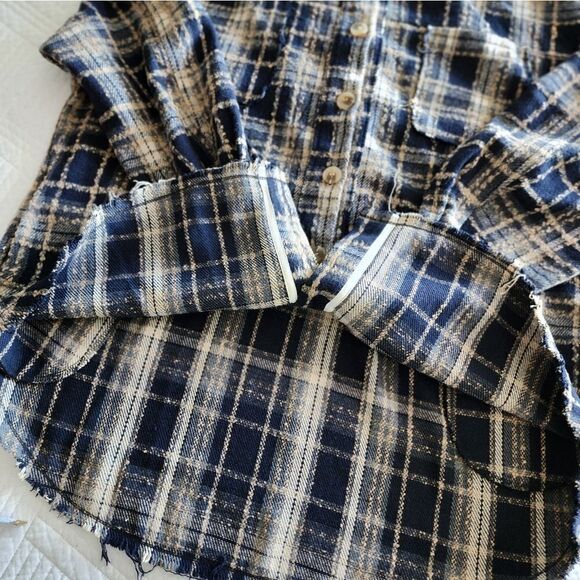 Blue buttercup oversized distress allover blue thunder sky shacket shirt - Picture 12 of 14